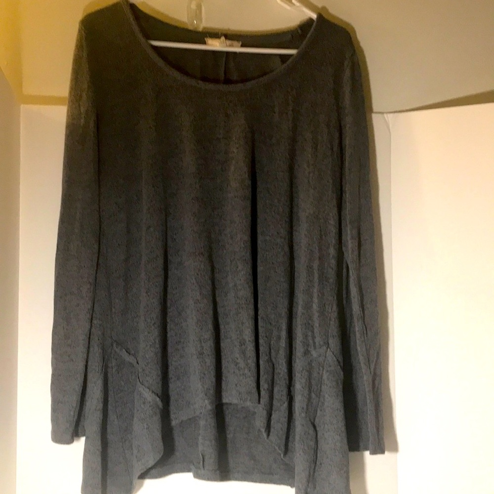 Hippie Rose top size L long sleeves gray black asymmetrical